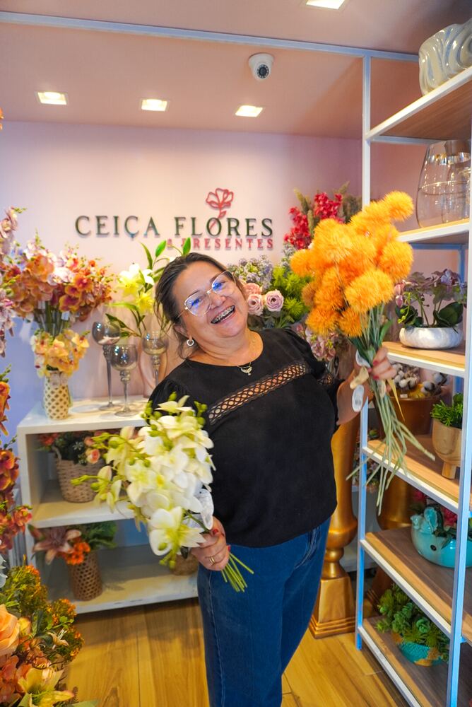 Arranjo de flores e chocolates finos para presente especial